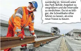  ??  ?? Neue U- Bahn- Strecken über die Wiener Stadtgrenz­en hinaus: Vorerst stoßen die Ausbauplän­e noch auf geteilte Meinungen.