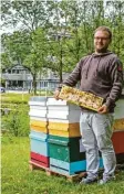  ?? Foto: Severin Werner, Uni ?? Imker Florian Gräubig mit seinen Bienen an der Uni.