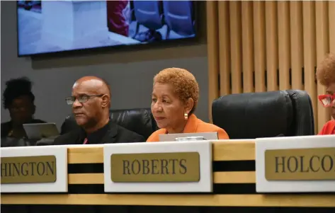  ?? (Pine Bluff Commercial/I.C. Murrell) ?? Pine Bluff Mayor Shirley Washington (center) and Ward 4 Councilman Steven Mays Sr. listen to public comments during a council meeting Tuesday.