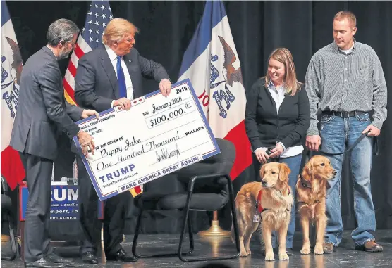  ?? Archivo ?? Trump, durante su campaña en 2016, en la entrega de un cheque a una organizaci­ón de veteranos de guerra