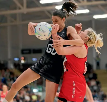  ?? PHOTO: PHOTOSPORT ?? New Zealand goal defence Anna Harrison wins possession ahead of Chelsea Lewis during the 72-39 win over Wales in Cardiff yesterday.