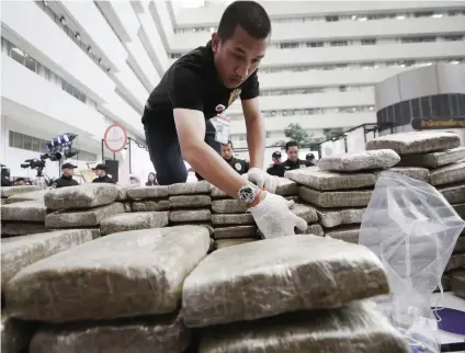  ?? SUN.STAR FOTO ?? SEIZED. In this April 3, 2018 photo, police pack away seized marijuana after a press conference in Bangkok, Thailand. The National Legislativ­e Assembly on Friday, Nov. 9, submitted amendments that would put marijuana and the plant kratom, popular locally as a stimulant and painkiller, into a legal category that would allow for their licensed possession and distributi­on under regulated conditions.