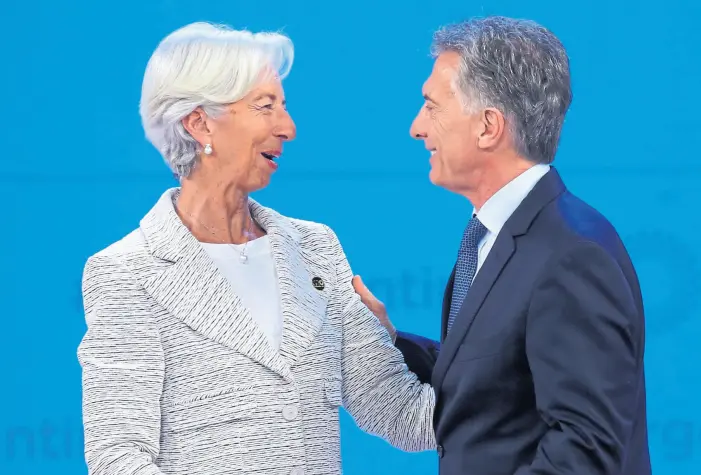 ?? MARCOS BRINDICCI/REUTERS ?? La directora del FMI, Christine Lagarde, con el presidente Mauricio Macri, en la recepción a los asistentes a la cumbre