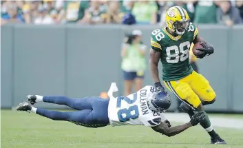  ?? JEFFREY PHELPS/THE ASSOCIATED PRESS ?? Green Bay Packers running back Ty Montgomery evades Seattle Seahawks cornerback Justin Coleman on Sunday in Green Bay, Wis. Montgomery rushed for 54 yards, including a TD.