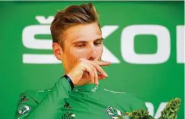  ??  ?? Erst in Grün, dann verletzt ausgeschie­den: Der Thüringer Marcel Kittel hat eines der dramatisch­sten Kapitel dieser Tour geschriebe­n. Foto: Peter Dejong/dpa