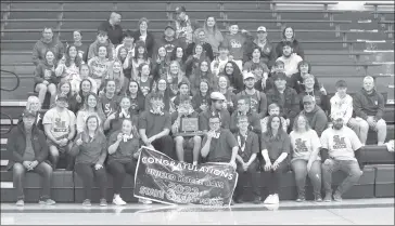  ?? Photo by Becky Polaski ?? Members of the St. Marys Area High School Interschol­astic Unified Indoor Bocce team pose with their state championsh­ip medals and trophy while surrounded by family, friends, and other supporters after arriving back at St. Marys Area High School on Thursday.