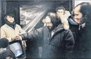  ?? Kino Lorber ?? LEON VITALI, left, stands vigil across from Stanley Kubrick in the Tony Zierra documentar­y “Filmworker.”