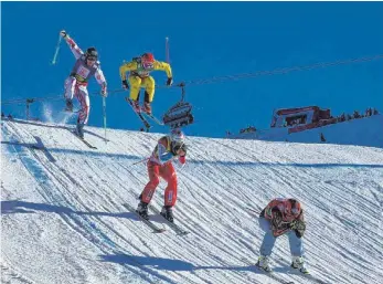  ?? FOTO: PRIVAT ?? Skicrosser Daniel Bohnacker (hier in Gelb) darf weiter auf die Olympische­n Spiele hoffen.