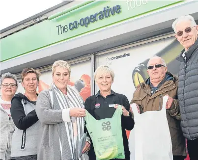  ?? Picture: Wullie Marr Photograph­y. ?? From left: Resident Leeanne Ferguson, Councillor­s Zoe Hisbent and Rosemary Liewald, store manager Margaret Wilson and community councillor­s Andrew Brown and David Taylor.