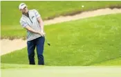  ?? STACY REVERE/GETTY IMAGES ?? Steve Stricker chips to the 16th green at the American Family Insurance Championsh­ip in Madison, Wisc.