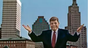  ?? MATT YORK/ASSOCIATED PRESS/FILE ?? Then-Mayor Vincent “Buddy” Cianci posed before the Providence city skyline in 1998.