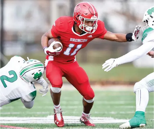  ?? KIRSTEN STICKNEY/SUN-TIMES ?? Kenwood’s Kahlil Tate, a top-25 prospect in Illinois’ class of 2023, has been on the radar for a while. He’s likely going to play safety in college.