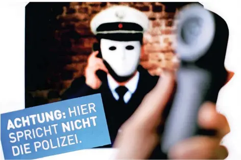  ?? FOTO: DPA ?? Oft genug geben sich Betrüger als Polizisten oder andere Amtsinhabe­r aus. Längst warnt die richtige Polizei mit unterschie­dlichen Aktionen.