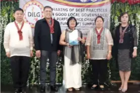  ??  ?? NEGROS Occidental Provincial Planning and Developmen­t coordinato­r Ma. Lina Sanogal (center) receives the DILG award for Negros Occidental during the PCF Summit in Manila. In photo are DILG officials namely, Manuel Felix, assistant secretary for peace and order; Epimaco Densing III, undersecre­tary for operations; Marivel Sacendonci­llo, assistant secretary for local government; and Ester Aldana, assistant secretary for admin and Finance.