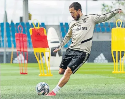  ?? FOTO: EFE ?? Eden Hazard se entrena en Valdebebas al mismo nivel que sus compañeros esperando el regreso de LaLiga