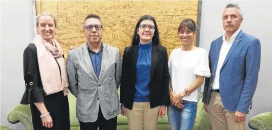  ?? SERVICIO ESPECIAL ?? El jurado de los premios. Laura Prada, Nicolás Espada, Raquel Machín, Isabel Macías y Javier de Diego decidirán los mejores.