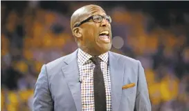  ?? JOSE CARLOS FAJARDO/STAFF ?? Warriors interim head coach Mike Brown shouts out instructio­ns to his players against the Spurs during Game 1 of the NBA Western Conference finals on Sunday.