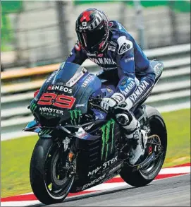  ?? FOTO: MOTOGP ?? Jorge Lorenzo, con la Yamaha haciendo pruebas en el circuito de Sepang