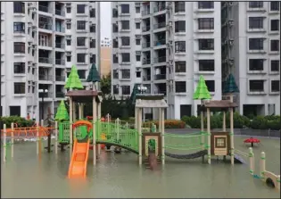  ?? ROY LIU / CHINA DAILY ?? A playground at Heng Fa Chuen becomes flooded as rain and waves whipped up by Typhoon Hato brought flooding in many parts of Hong Kong.
