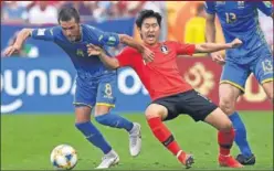  ??  ?? ANTE COREA DEL SUR. Khakhlov, con Beskorovai­nyi en el Mundial.