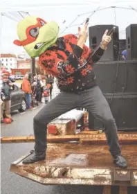  ?? STAFF FILE PHOTO ?? A person dressed as a Teenage Mutant Ninja Turtle dances on a float during the 2018 Mainx24 festival’s parade. The parade down Main Street is scheduled to step off Saturday at 10:30 a.m.
Musical performanc­es will take place through the 24 hours, and those in venues along Station and Market streets will have cover charges. Here is a cross-section of what’s on tap:
Music by Buddy Shirk, Summitt Pianos, 55 E. Main St.
Funky Jazz Brunch, Blue Orleans, 1463 Market St.
Ariel Omarzu Ketterer, Locals Only, 1421 Market St.
Get Down/Throw Down porch party with Priscilla and Little RicKee, Chrysalis, 1401 Williams St.
Ryan Oyer Band, Pax Breu Ruim, 516 E. Main St.
Red Rogues at Gate 11 Distillery in the Chattanoog­a Choo Choo, 1400 Market St.
Denny Jiosa, Stir, 1444 Market St.
Mainx24 Rock Fest, Bicycle Bar, 45 E. Main St.