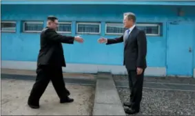  ?? KOREA SUMMIT PRESS POOL VIA AP ?? North Korean leader Kim Jong Un, left, prepares to shake hands with South Korean President Moon Jae-in on Friday at the border village of Panmunjom in the Demilitari­zed Zone. Their discussion­s will be expected to focus on whether the North can be...