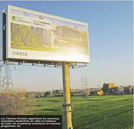  ?? [DR] ?? Les Cairotes fortunés apprécient les nouveaux ensembles résidentie­ls de villas en banlieue du Caire. Ici, le panneau annonçant un nouveau programme.