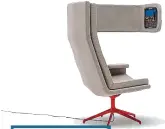  ??  ?? Basten Leijh的一個人工­作靠椅，設有視像會議、無線手機充電等功能。
