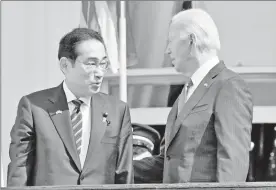  ?? ?? Fumio Kishida y Joe Biden acordaron desarrolla­r una nueva red de defensa aérea antimisile­s. Foto Afp