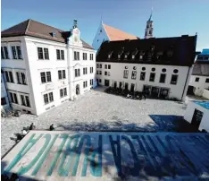  ?? Foto: Silvio Wyszengrad ?? Im Annahof entstand in den Jahren 1531–1537 mit dem Gymnasium und der Stadt bibliothek ein neues reformator­isches Bildungsze­ntrum.