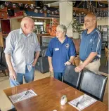  ?? ROBERT KITCHIN/STUFF ?? Quinn’s Post tavern owner Murray McMahon, left, and Rimutaka Lions s members Gay Geursen and Udaya Bhaskar are preparing a traditiona­l Christmas lunch for about 200 people.