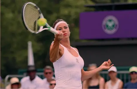  ??  ?? Camila Giorgi, 26 anni, ha ottenuto il miglior risultato a Wimbledon nel 2012 con gli ottavi di finale (perse dalla Radwanska)