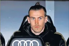  ??  ?? Bale, en el banquillo del Bernabéu, antes del partido ante el Athletic.