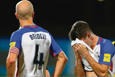  ?? ASHLEY ALLEN / GETTY IMAGES ?? Michael Bradley and Christian Pulisic stand stunned after the Americans failed to qualify for the World Cup on Tuesday.
