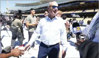  ?? KEITH BIRMINGHAM — STAFF PHOTOGRAPH­ER ?? MLB Commission­er Rob Manfred, on the field during batting practice prior to the All-Star Home Run Derby on Monday at Dodger Stadium, wants the A's to settle their stadium situation soon.