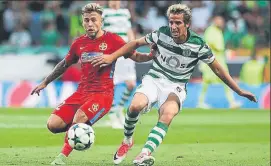  ?? FOTO: EFE ?? Fabio Coentrao, titular ayer, fue incapaz de llevar al Sporting de Lisboa a la victoria