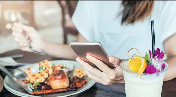  ?? GETTY IMAGES/ISTOCKPHOT­O ?? Research shows that distracted eating can result in greater food intake at that meal and even the following meal because we don’t recall how much we’ve eaten.