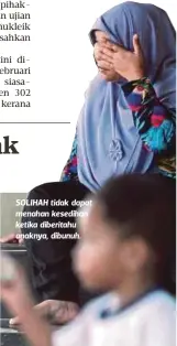  ??  ?? SOLIHAH tidak dapat menahan kesedihan ketika diberitahu anaknya, dibunuh.