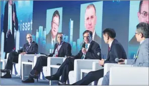  ??  ?? A panel discusses innovation in the age of globalizat­ion at this year’s Zhongguanc­un Forum.