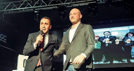  ??  ?? Sul palco Luigi Di Maio, 31 anni, capo politico dei Cinque Stelle, ai Magazzini Generali con Dario Violi. Bergamasco d’origine, 32 anni, Violi correrà alle Regionali per il M5S