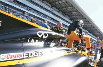  ??  ?? En el Gran Premio de Estados Unidos, Carlos Sáinz Jr. tuvo su primer participac­ión con el equipo Renault Sports Formula 1 Team.
