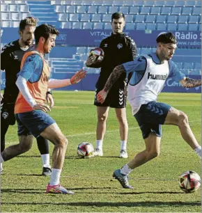  ?? FOTO: CE SABADELL ?? El Sabadell, en su último entrenamie­nto antes de partir hacia San Sebastián