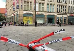  ?? FOTO: MARCO SCHMIDT ?? Eine Messerstec­herei führte am Dienstag zu einem großen Polizeiein­satz auf dem Erfurter Anger.
Erfurt.