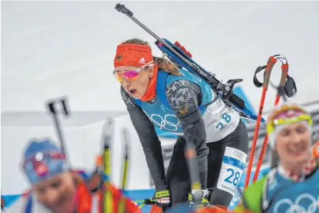  ?? FOTO: DPA ?? Enttäuscht und ausgepower­t: Franziska Preuß im Ziel auf Rang 12.