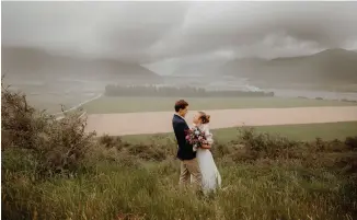  ??  ?? LUELLA & THOMAS Their outside ceremony at Stonebridg­e was rained out but the weather made for excellent bridal photos at Mesopotami­a Station. Image Jessica Leigh Imagery.