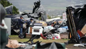  ?? PICTURE: DAVID RITCHIE/AFRICAN NEWS AGENCY (ANA) ?? RUINED: The belongings of those evicted from apartments in the Steenvilla complex are damaged.