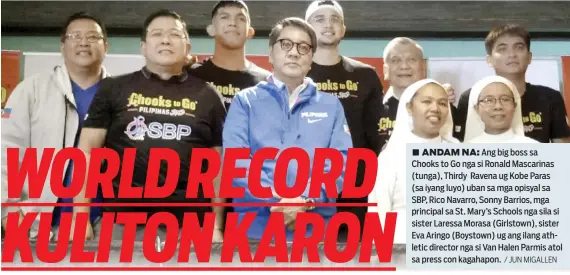  ?? / JUN MIGALLEN ?? ■ ANDAM NA: Ang big boss sa Chooks to Go nga si Ronald Mascarinas (tunga), Thirdy Ravena ug Kobe Paras (sa iyang luyo) uban sa mga opisyal sa SBP, Rico Navarro, Sonny Barrios, mga principal sa St. Mary’s Schools nga sila si sister Laressa Morasa (Girlstown), sister Eva Aringo (Boystown) ug ang ilang athletic director nga si Van Halen Parmis atol sa press con kagahapon.