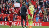  ?? — REUTERS/Phil Noble ?? NEGATIVE RESULT: Liverpool manager Juergen Klopp speaks with Stoke City’s Jack Butland after the match.