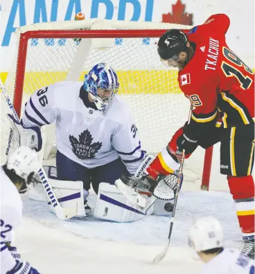  ?? AL CHAREST / postmedia News ?? The Leafs’ Jack Campbell, here stopping Matthew Tkachuk of the Flames, was identified by coach Sheldon Keefe as the team’s best player in a 3-2 win Sunday in Calgary.
