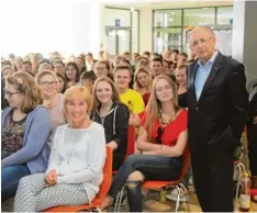  ?? Foto: Schmid ?? Ábba Naor hat in Bad Wörishofen vor Schülern das Leben seiner Familie geschil dert.